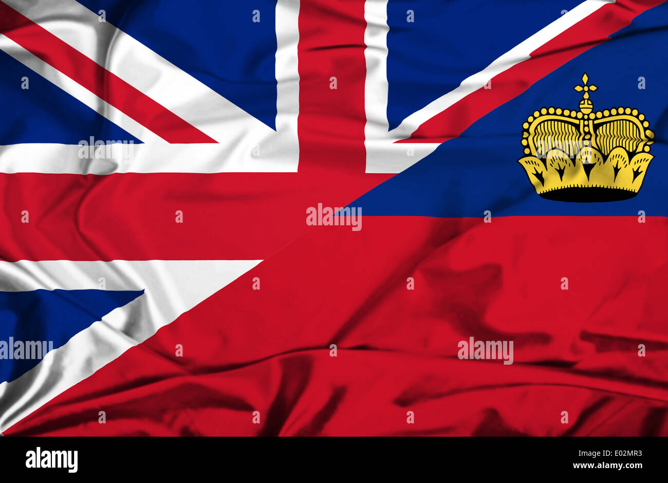 Wehende Flagge von Lichtenstein und UK Stockfoto