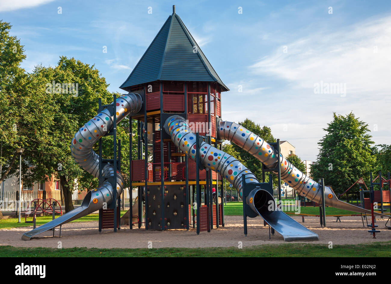 Leeren Kinderspielplatz im park Stockfoto