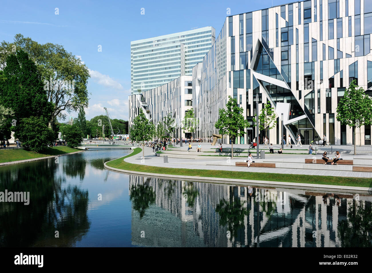 Neue Geschäfts- und Eigenschaft Kö-Bogen vom Architekten Daniel Libeskind in Düsseldorf. Stockfoto