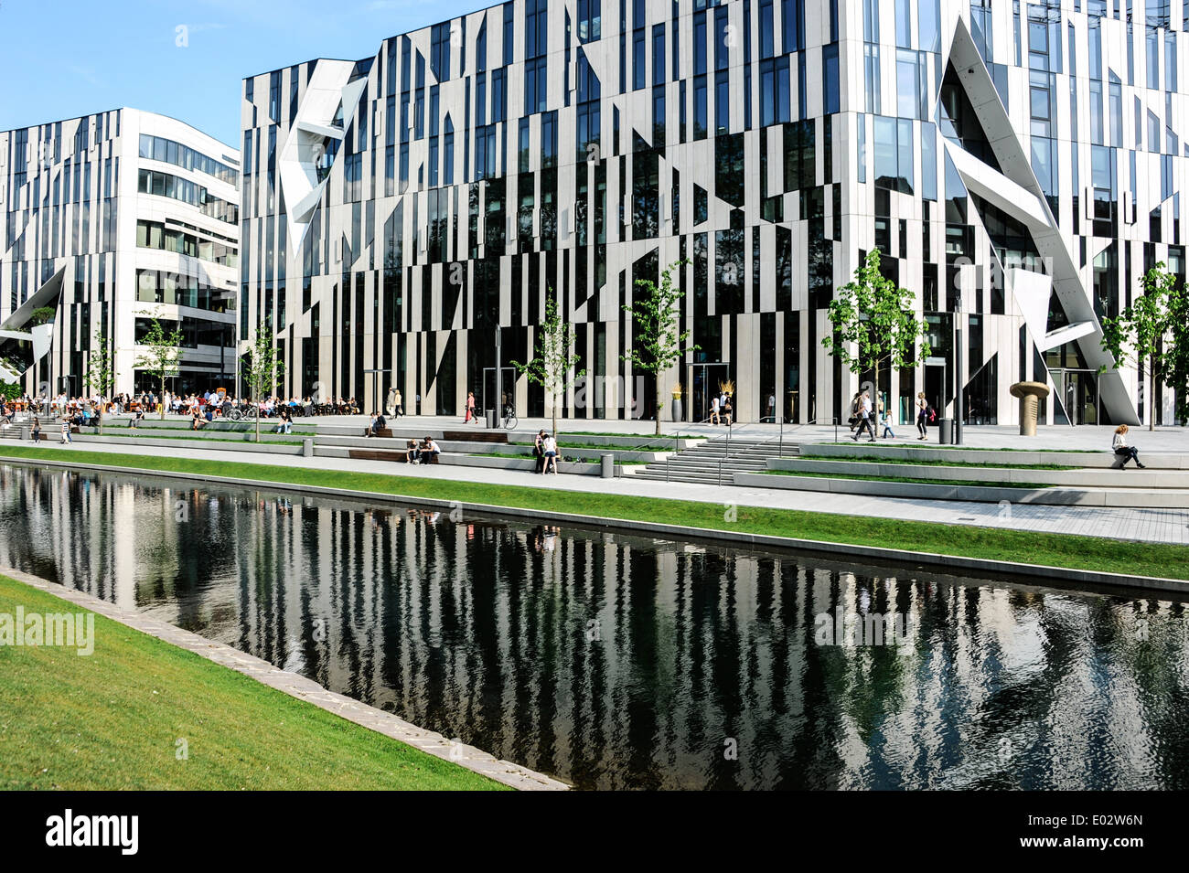 Neue Geschäfts- und Eigenschaft Kö-Bogen vom Architekten Daniel Libeskind in Düsseldorf. Stockfoto