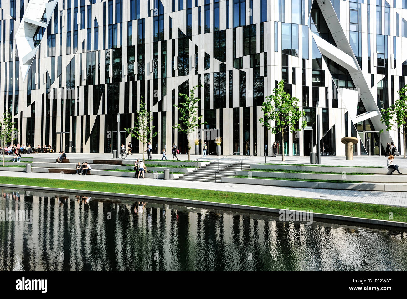 Neue Geschäfts- und Eigenschaft Kö-Bogen vom Architekten Daniel Libeskind in Düsseldorf. Stockfoto