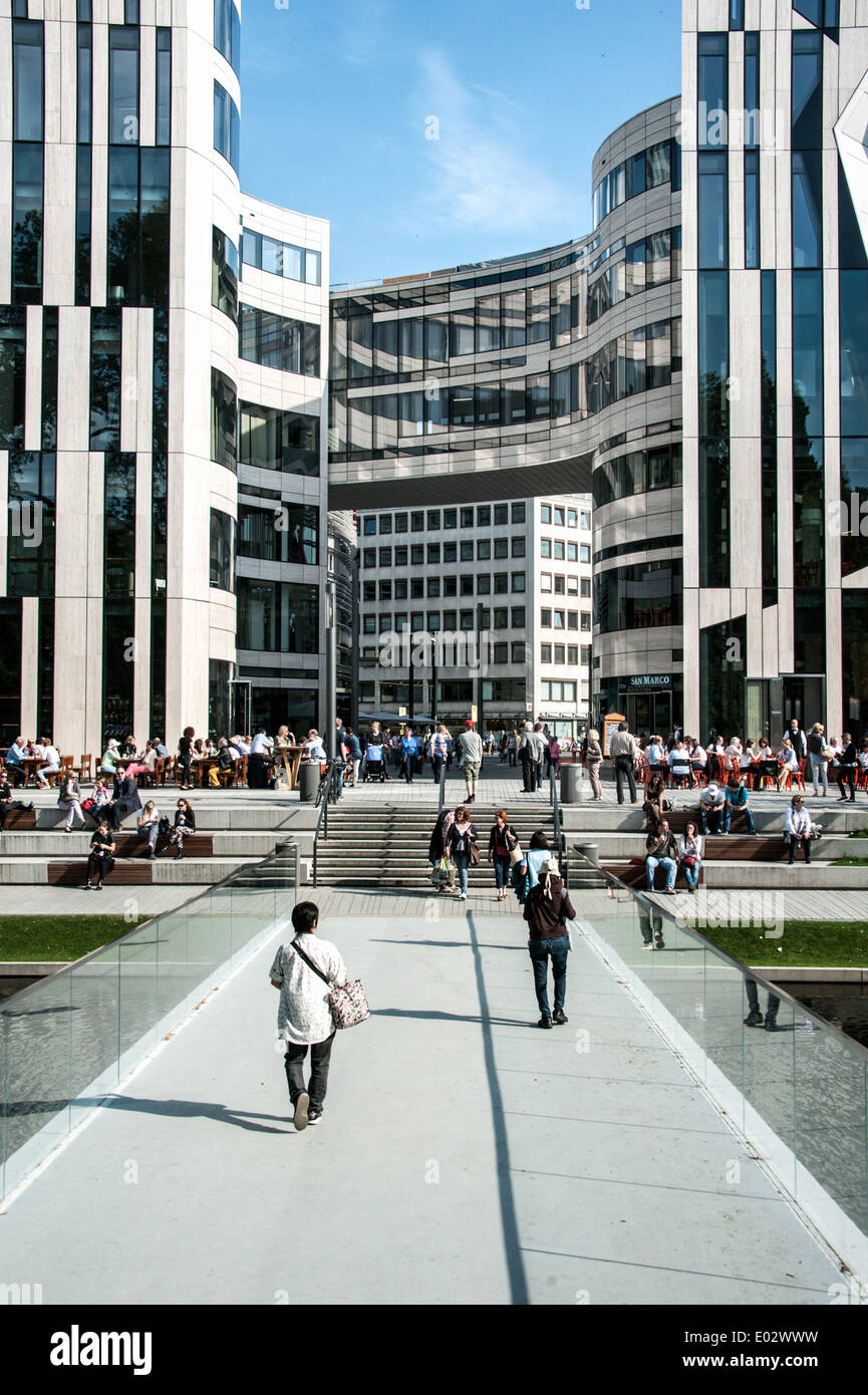 Neue Geschäfts- und Eigenschaft Kö-Bogen vom Architekten Daniel Libeskind in Düsseldorf. Stockfoto