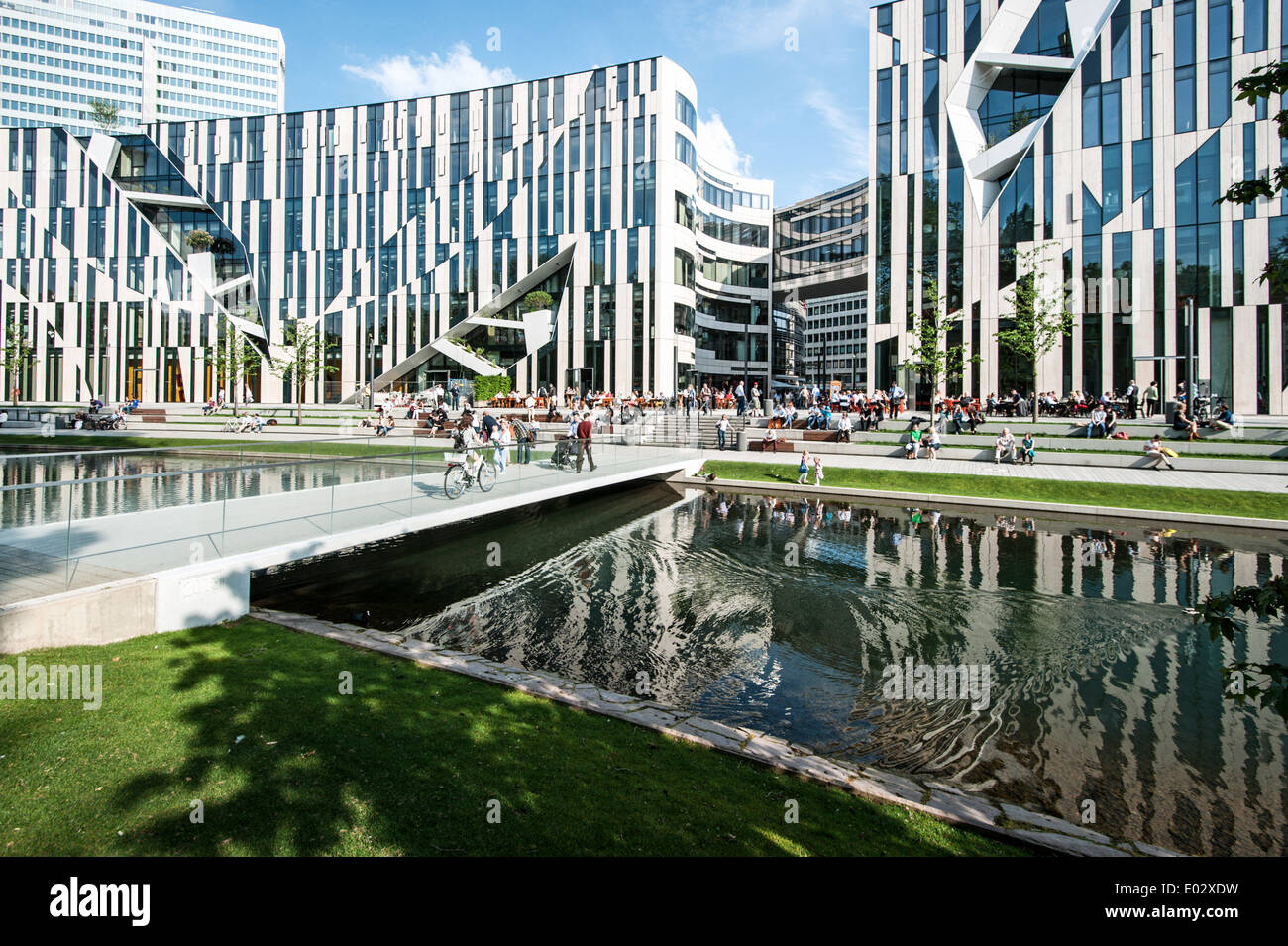 Neue Geschäfts- und Eigenschaft Kö-Bogen vom Architekten Daniel Libeskind in Düsseldorf. Stockfoto