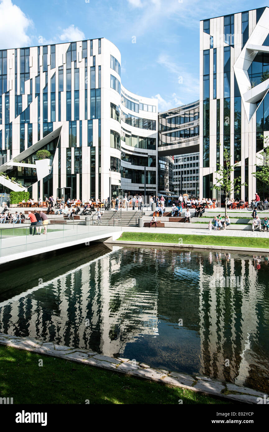Neue Geschäfts- und Eigenschaft Kö-Bogen vom Architekten Daniel Libeskind in Düsseldorf. Stockfoto