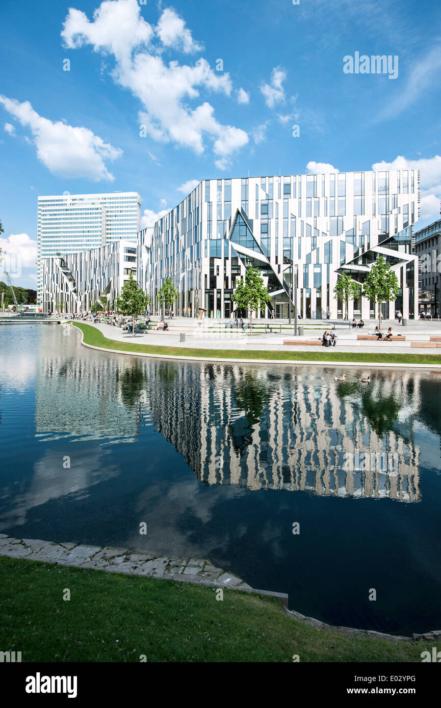 Neue Geschäfts- und Eigenschaft Kö-Bogen vom Architekten Daniel Libeskind in Düsseldorf. Stockfoto