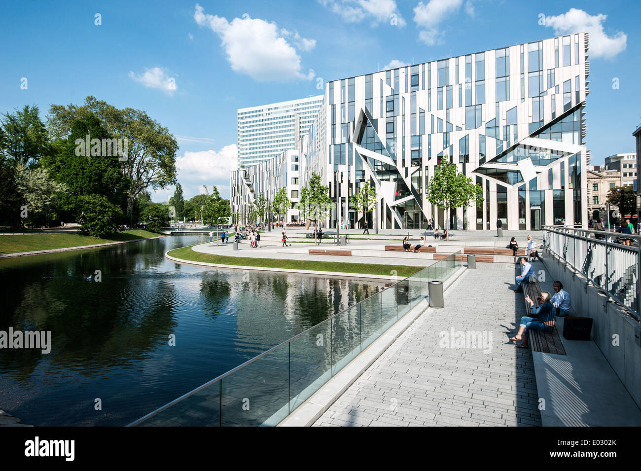 Neue Geschäfts- und Eigenschaft Kö-Bogen vom Architekten Daniel Libeskind in Düsseldorf. Stockfoto