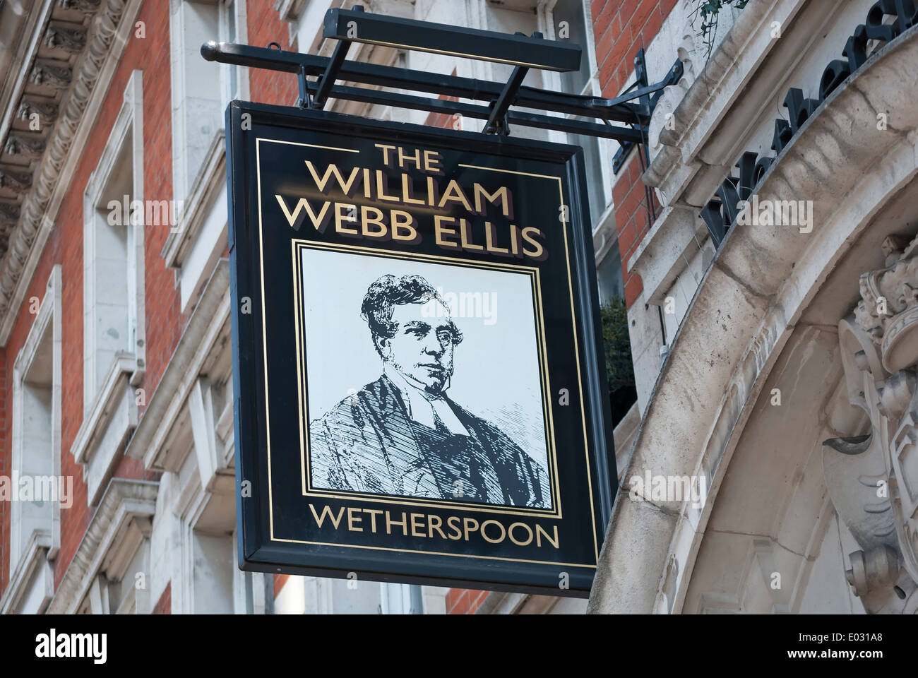 hängende Zeichen für die William Webb Ellis Kneipe in Twickenham, Middlesex, England Stockfoto