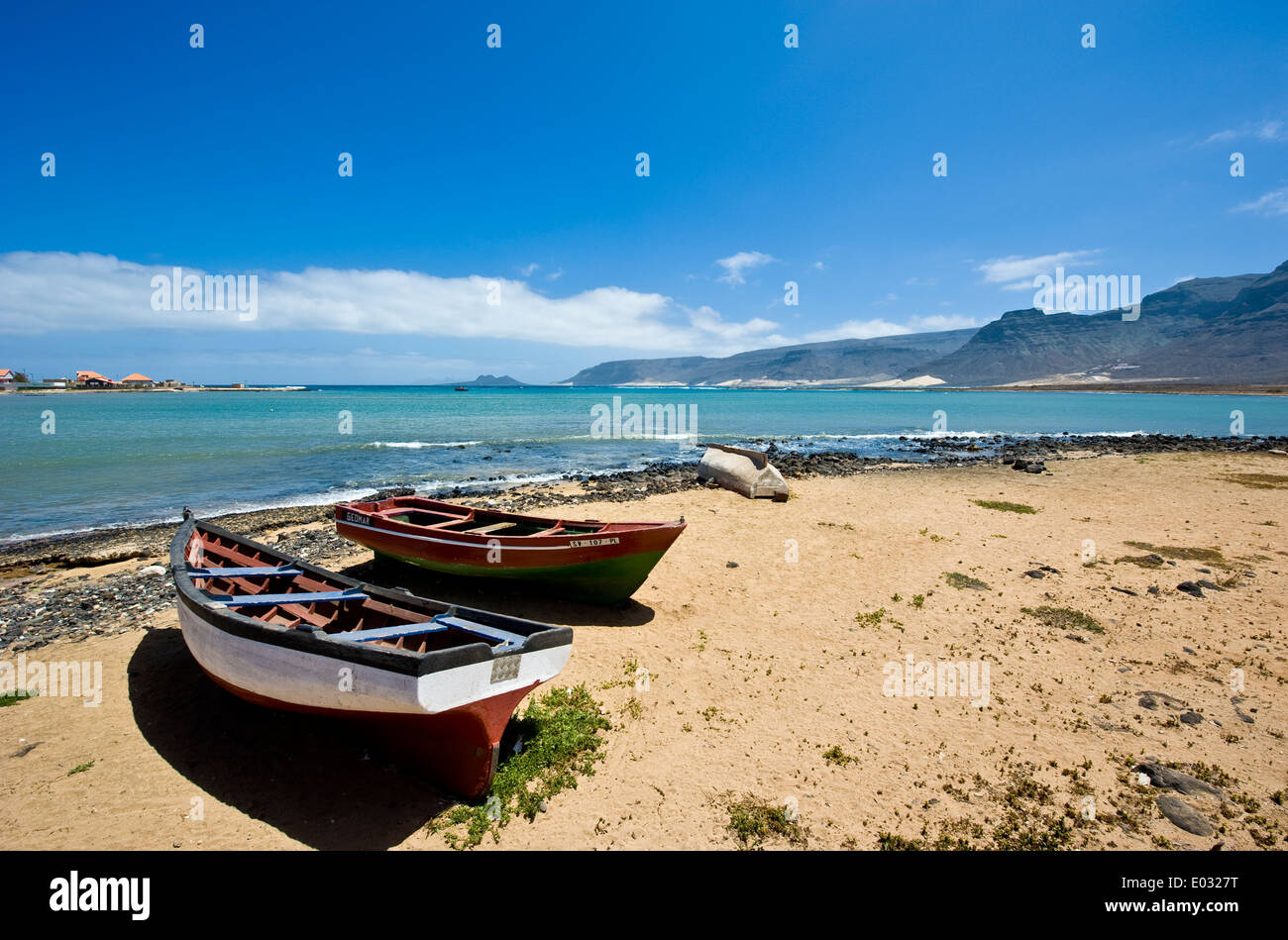 Ein Dorf an der östlichen Küste von São Vicente Insel namens Baia Das Gatas - The Sharks´ Bay - Cabo Verde in Afrika. Stockfoto