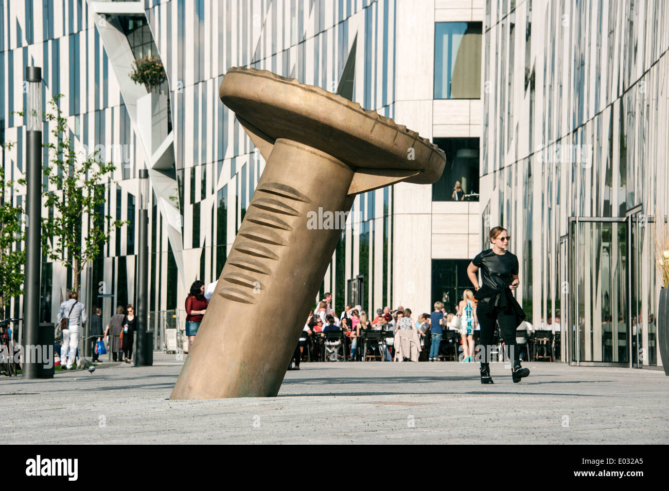 Neue Geschäfts- und Eigenschaft Kö-Bogen vom Architekten Daniel Libeskind in Düsseldorf. Stockfoto