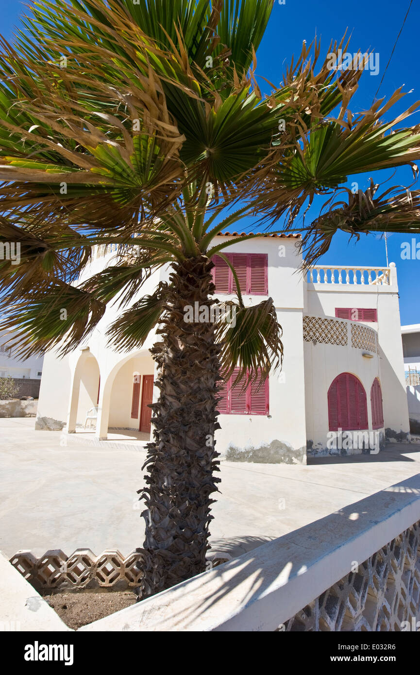 Ein Dorf an der östlichen Küste von São Vicente Insel namens Baia Das Gatas - The Sharks´ Bay - Cabo Verde in Afrika. Stockfoto
