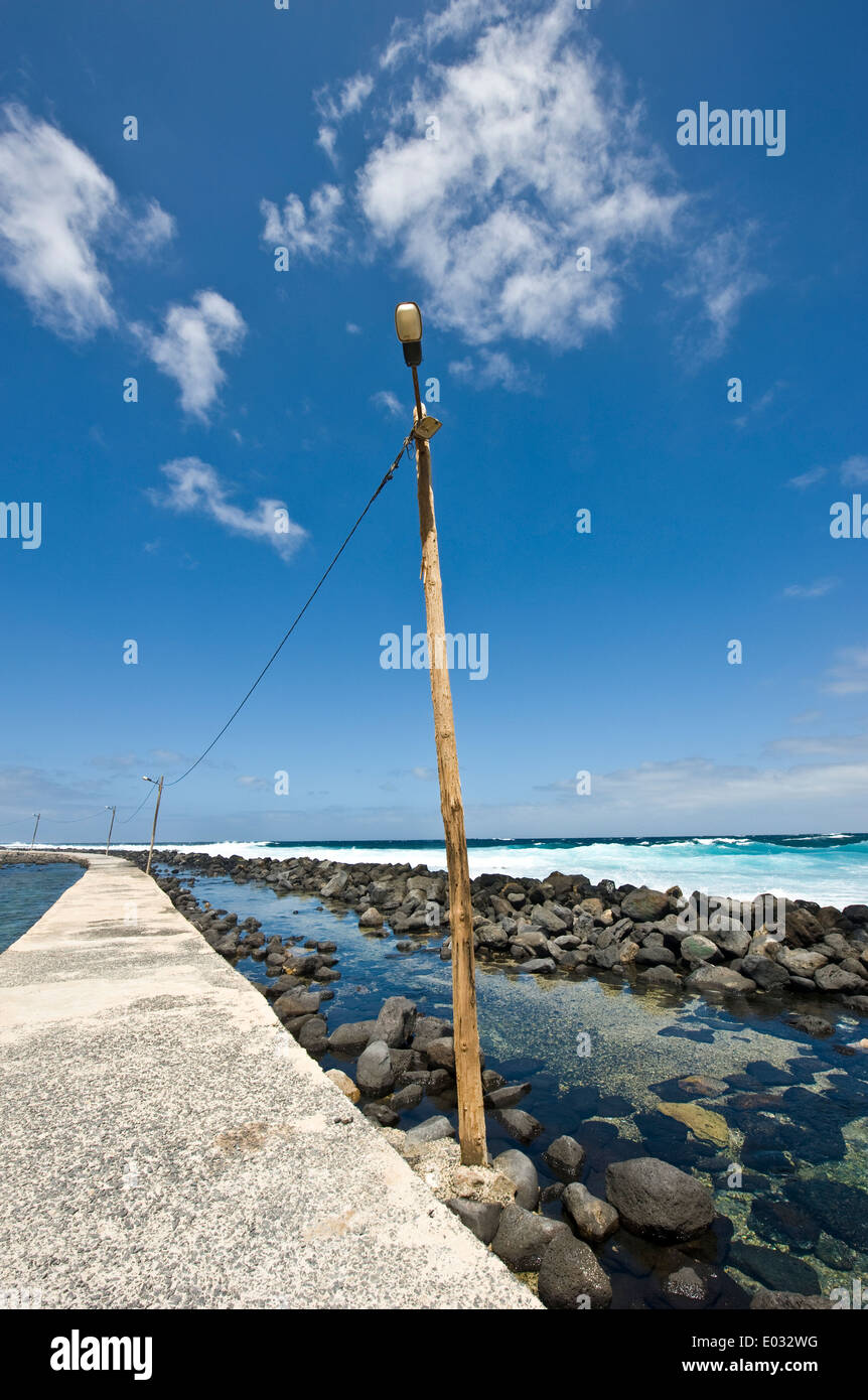 Ein Dorf an der östlichen Küste von São Vicente Insel namens Baia Das Gatas - The Sharks´ Bay - Cabo Verde in Afrika. Stockfoto
