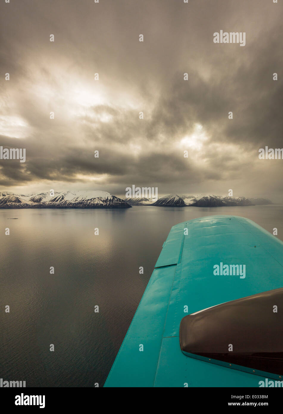 Kleines Zweibettzimmer Motor Flugzeug. Piper PA-23-150 (Apache) Grimsey, Island. Stockfoto