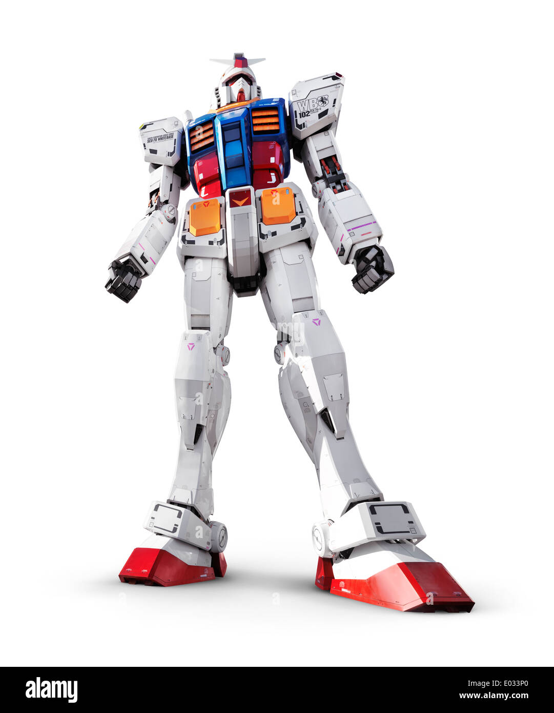 Lizenz erhältlich unter MaximImages.com - Gundam RX-78-2 Riesenroboter, mobile Anzug Statue isoliert auf weißem Hintergrund mit Clipping-Pfad Stockfoto