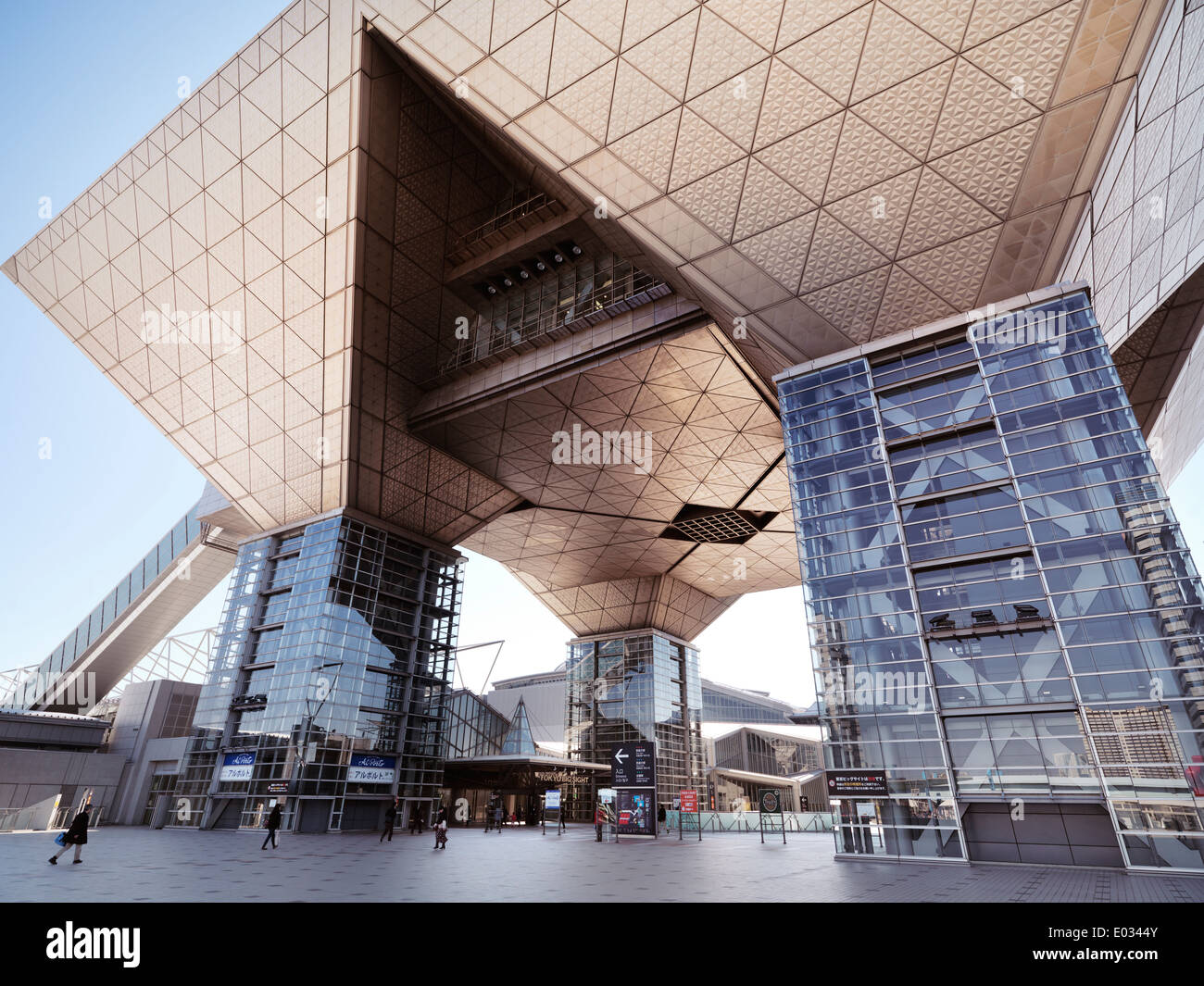 Lizenz erhältlich unter MaximImages.com - The Conference Tower of Tokyo International Exhibition Center - Big Sight. Ariake, Odaiba, Tokio, Japan. Stockfoto