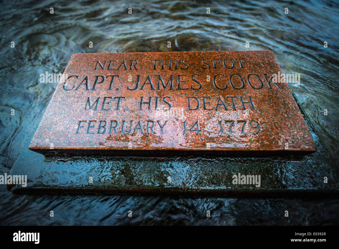 Plakette markiert die Stelle, wo Captain James Cook getötet wurde, Kealakekua Bay, Kona Coast, Hawaii USA Stockfoto