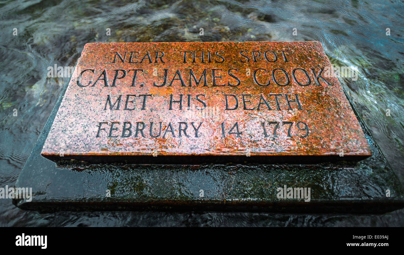 Plakette markiert die Stelle, wo Captain James Cook getötet wurde, Kealakekua Bay, Kona Coast, Hawaii USA Stockfoto