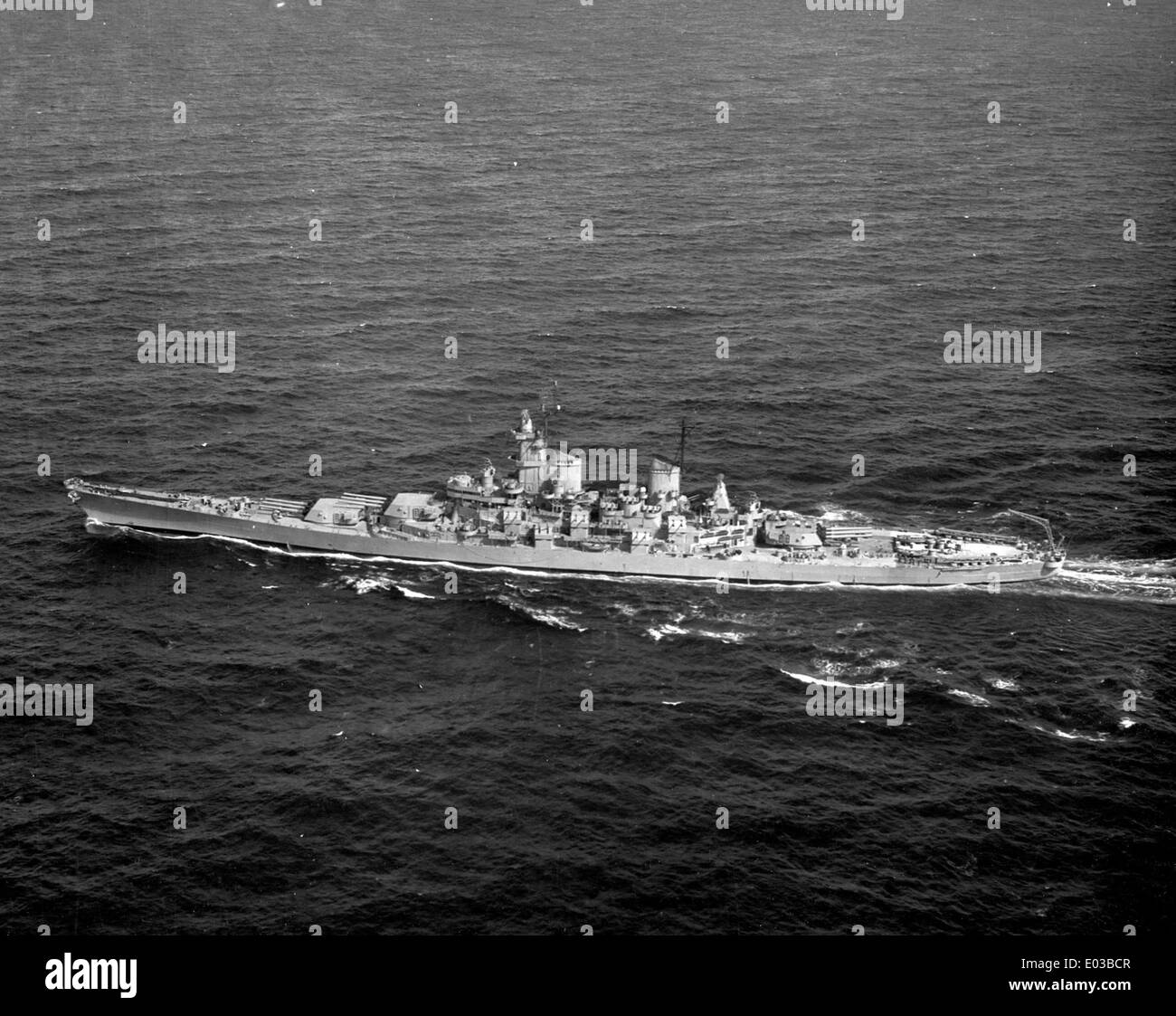 Ein Foto der USS Iowa (BB-61) aus der Robert Pavey Collection aus dem Jahr 1947. Die Iowa diente in mehreren großen Marineoperationen. Stockfoto