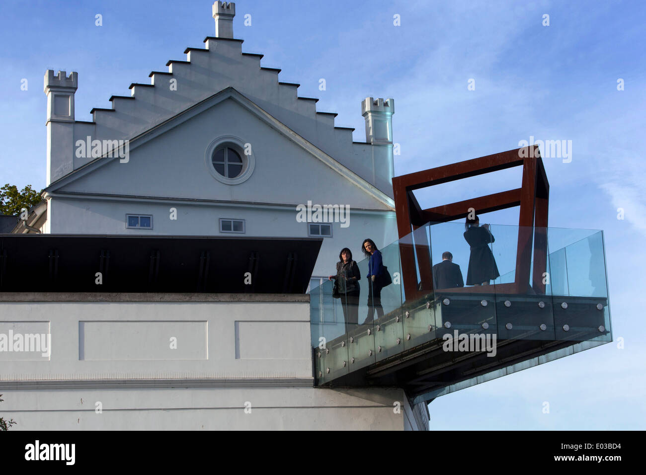 Die Menschen in der Kampa Museum für moderne Kunst, Prag, Tschechische Republik Stockfoto