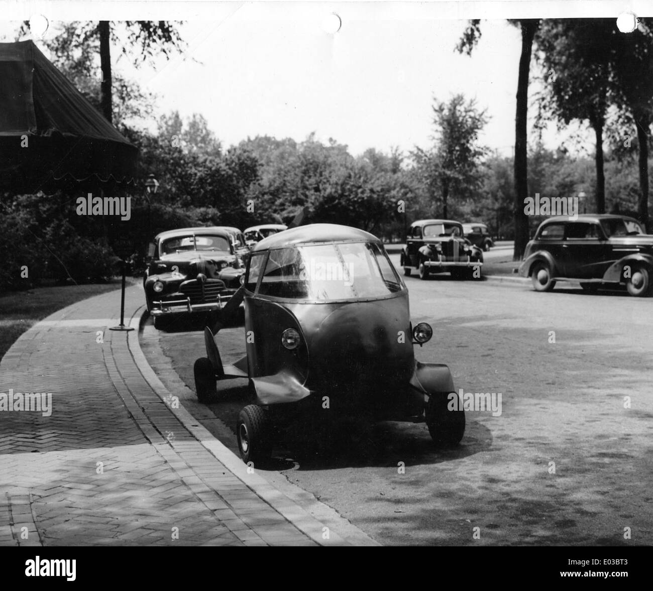 Das Air Car, auch bekannt als Stout Skycar, stellt einen großen Schritt im Personenverkehr dar und kombiniert Automobil- und Luftfahrttechnologien. Auch der Messerschmitt Kabinenroller trug zu frühen Flugzeugkonstruktionen bei. Stockfoto