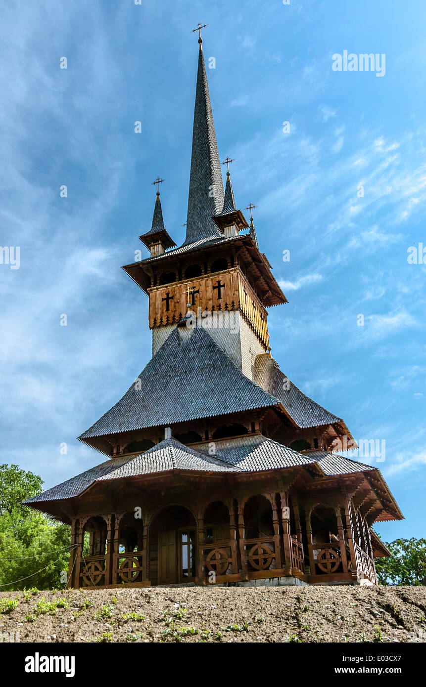 Beauftifull Holz orthodoxen Kirche aus Maramures, Rumänien Stockfoto