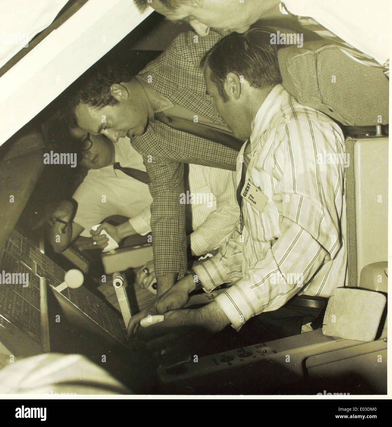 Das Cockpit-Modell B9U des Space Shuttle Programms, begleitet von dem Fly-Back-Booster, wurde für das Astronautentraining und das Testen des Betriebs des Shuttles vor dem ersten Start eingesetzt. James Lovell, ein Astronaut, spielte eine Schlüsselrolle im Programm. Stockfoto Das Cockpit-Modell B9U des Space Shuttle Programms, begleitet von dem Fly-Back-Booster, wurde für das Astronautentraining und das Testen des Betriebs des Shuttles vor dem ersten Start eingesetzt. James Lovell, ein Astronaut, spielte eine Schlüsselrolle im Programm. Stockfoto