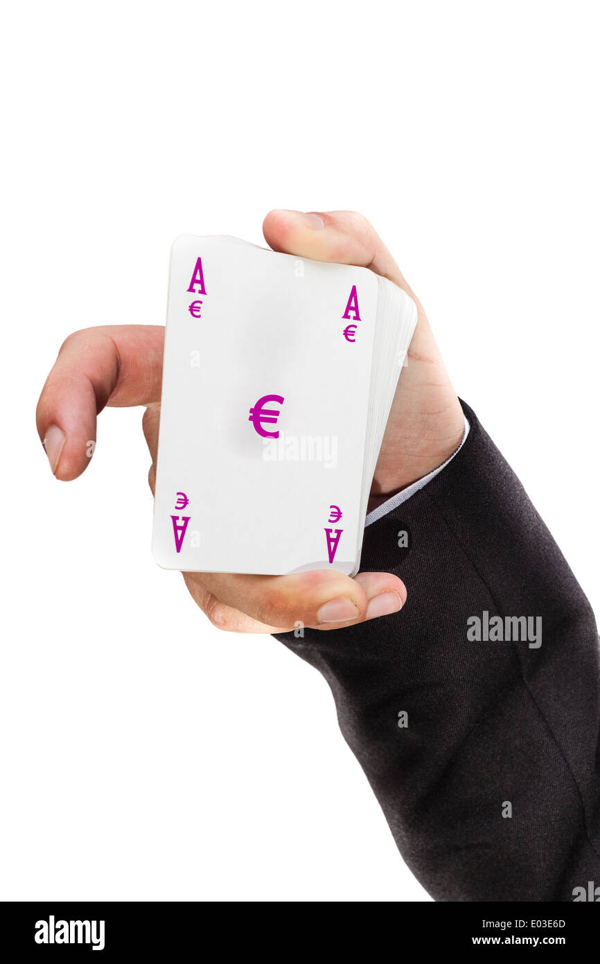 ein eleganter junger Geschäftsmann zeigt ein Ass in der hand Stockfoto
