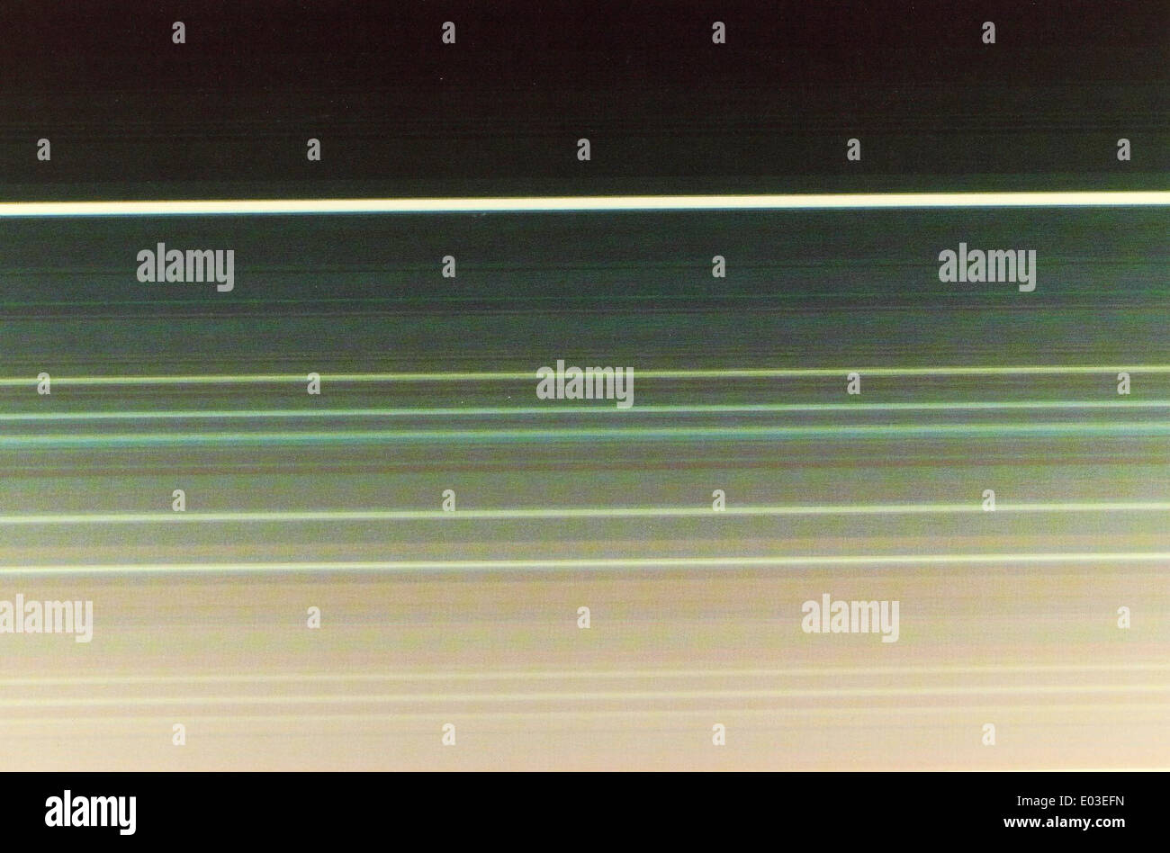 Dieses Hochglanzfoto zeigt die NASA-Raumsonde Voyager, die gestartet wurde, um das äußere Sonnensystem und darüber hinaus zu erforschen. Die Voyager lieferte der Menschheit unschätzbare Daten über Planeten wie Jupiter und Saturn und ist jetzt auf einer interstellaren Mission. Stockfoto