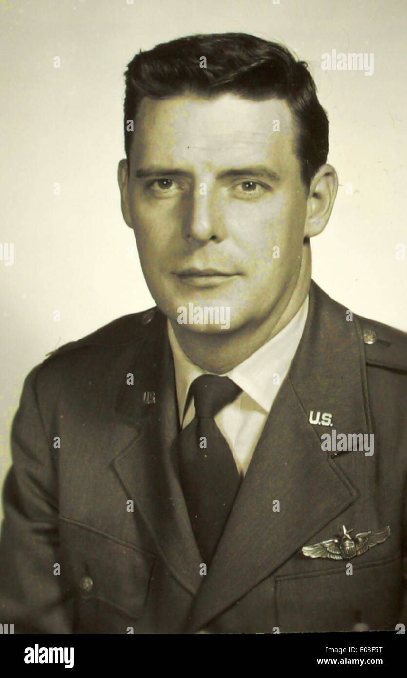 Dieses Hochglanzfoto zeigt NASA-Personal und bietet einen Einblick in die Menschen hinter dem US-Raumfahrtprogramm. Es unterstreicht die entscheidende Rolle von Ingenieuren, Astronauten und Unterstützern bei der Förderung der Weltraumforschung während der Ära des Weltraumrennens. Stockfoto