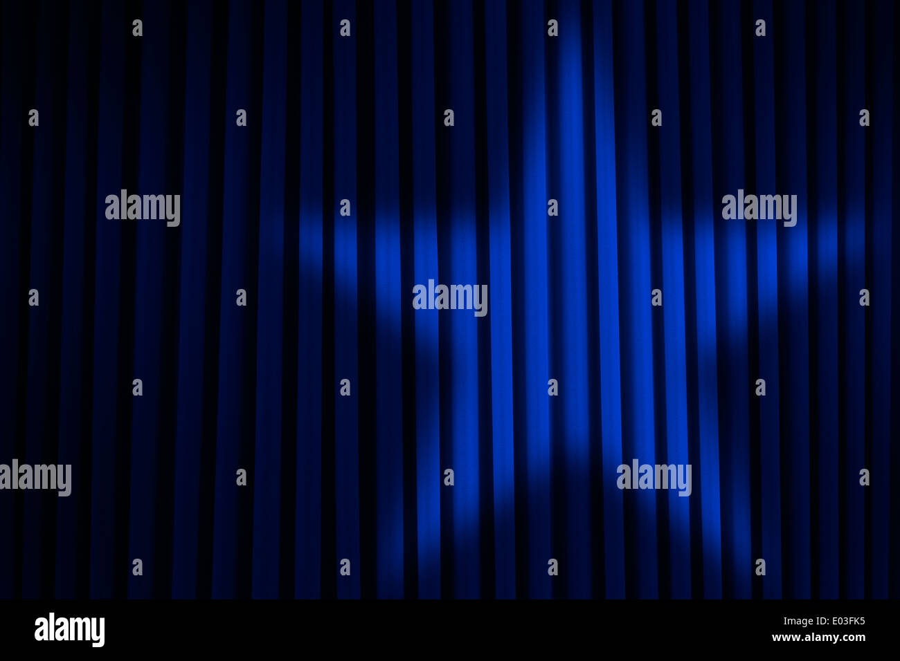 Blauen Vorhang mit Sterne Spotlight. Stockfoto