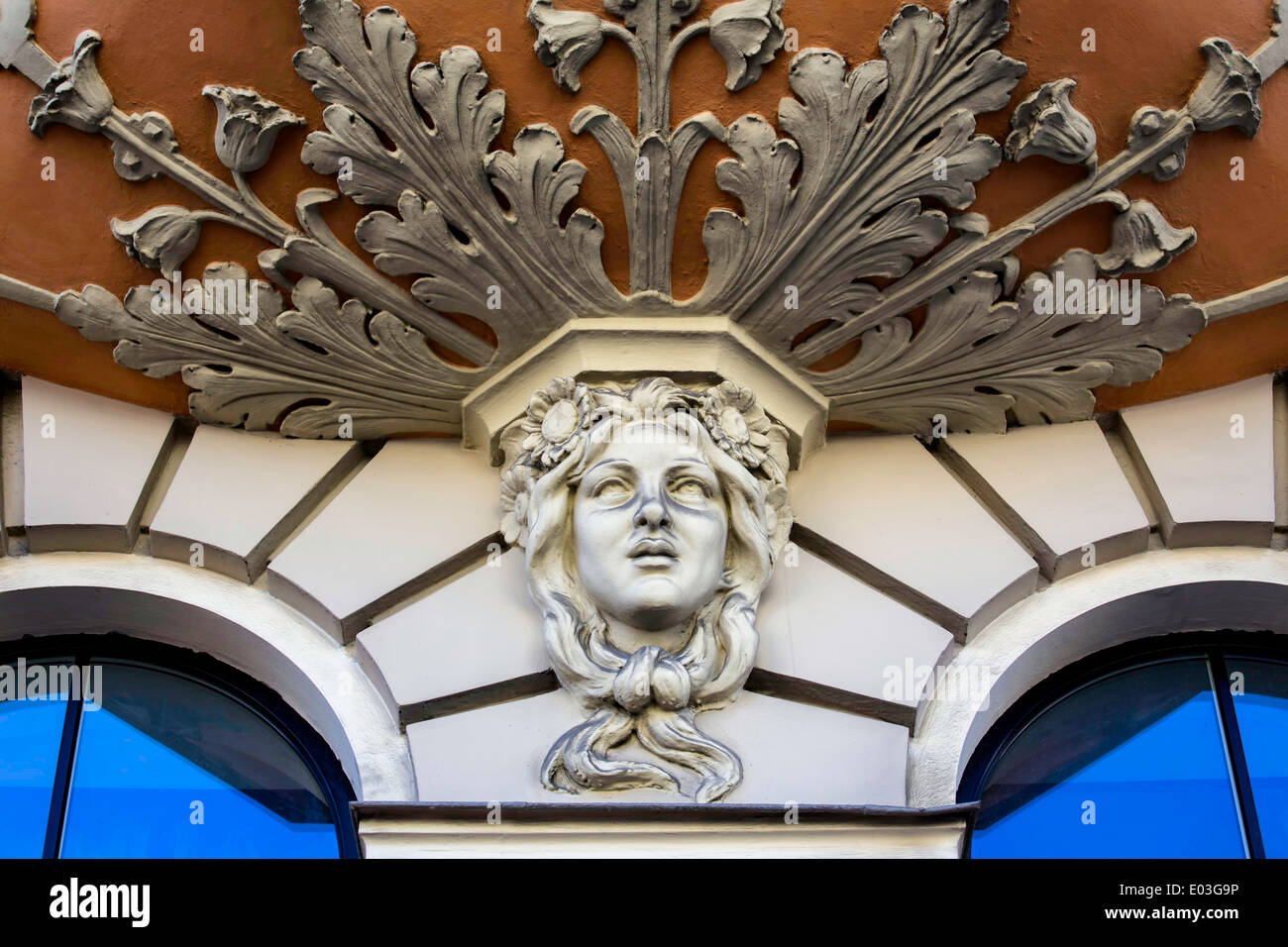 Nahaufnahme der Fassade des Jugendstil-Gebäude auf Elizabetes Iela 6, Riga, Lettland von Hermanis Hilbigs entworfen Stockfoto