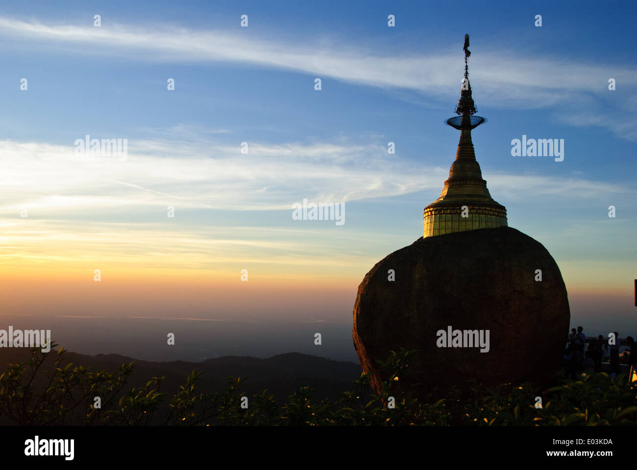 Der Goldene Felsen-Pagode in der schönen Himmel Stockfoto