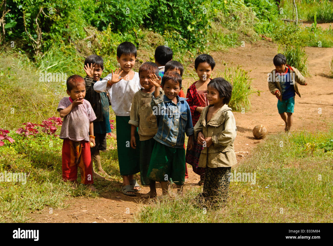 Chin-Kinder in Ma Kyauk Ah Dorf, Mt. Victoria, Myanmar Stockfoto