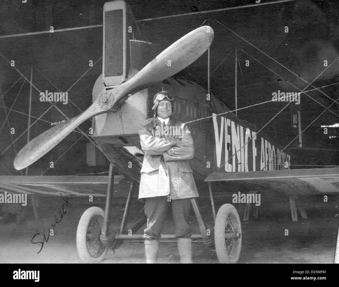 Schwede Meyerhoffer mit Flugzeug, 1917? Stockfoto