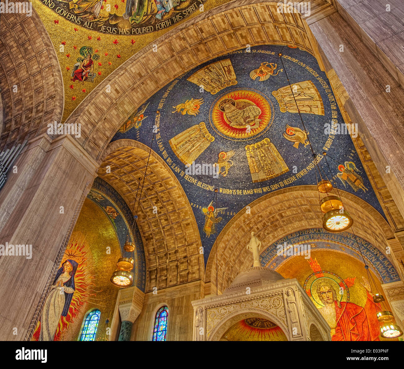 Basilica des nationalen Schreins der dunkelroten Empfängnis, Washington DC, USA Stockfoto