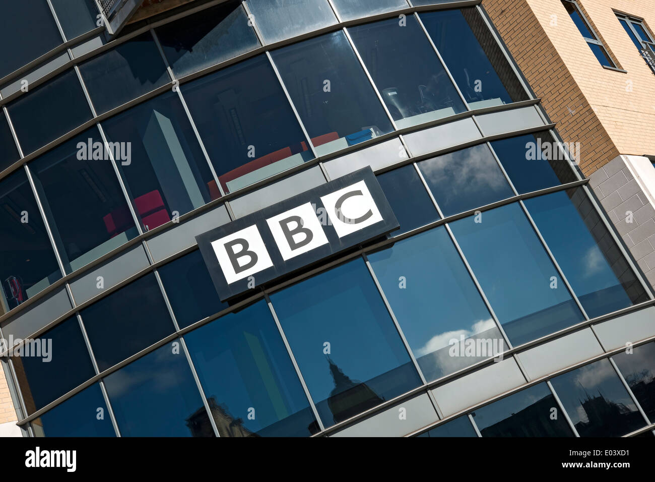 Nahaufnahme des BBC TV Fernsehsenders Gebäude Logo Schild außen Hull East Yorkshire England UK Großbritannien Großbritannien Stockfoto