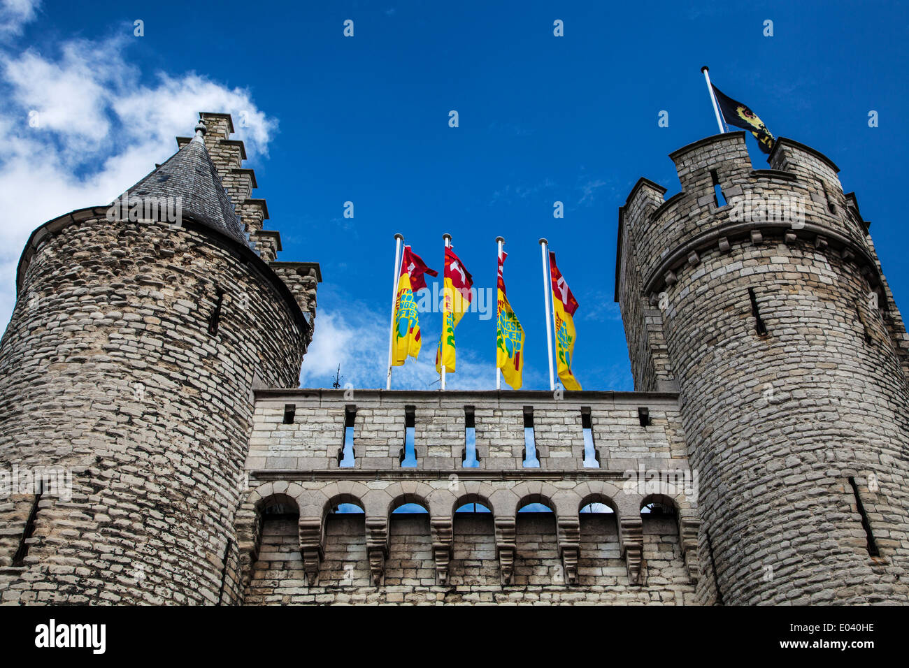 Die Wälle und Türme von The Het Steen oder Stein Schloss, eine mittelalterliche Festung am Ufer der Schelde in Antwerpen, Belgien. Stockfoto