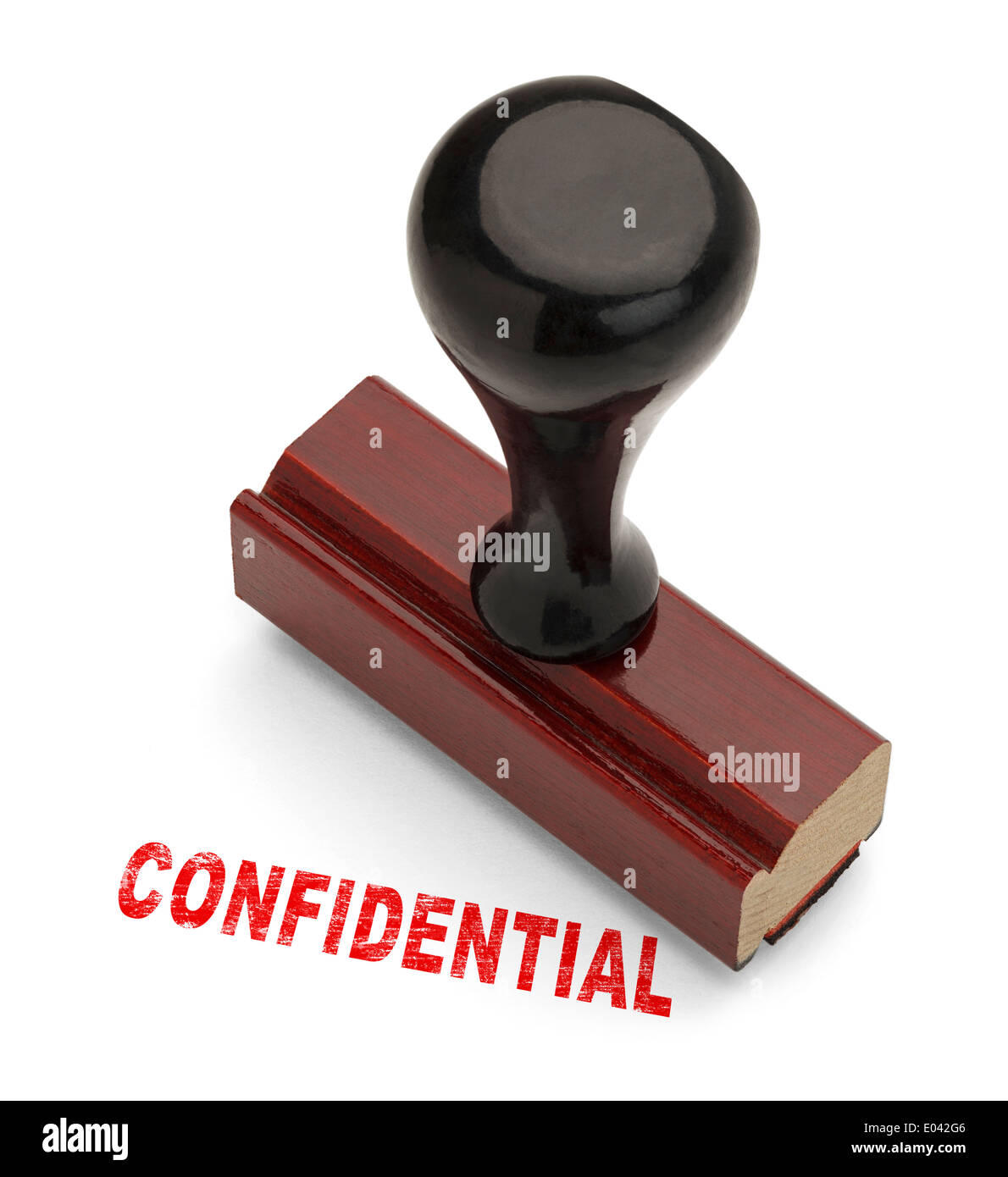 Hölzernen Griff Stamper mit vertraulichen Stempel in roter Tinte isoliert auf weißem Hintergrund. Stockfoto