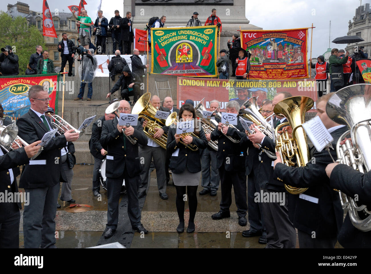 London, UK. 1. Mai 2014. Maifeiertag, London. Gewerkschaft März von Clerkenwell Grün zum Trafalgar Square. RMT-Band spielt vor dem reden Stockfoto