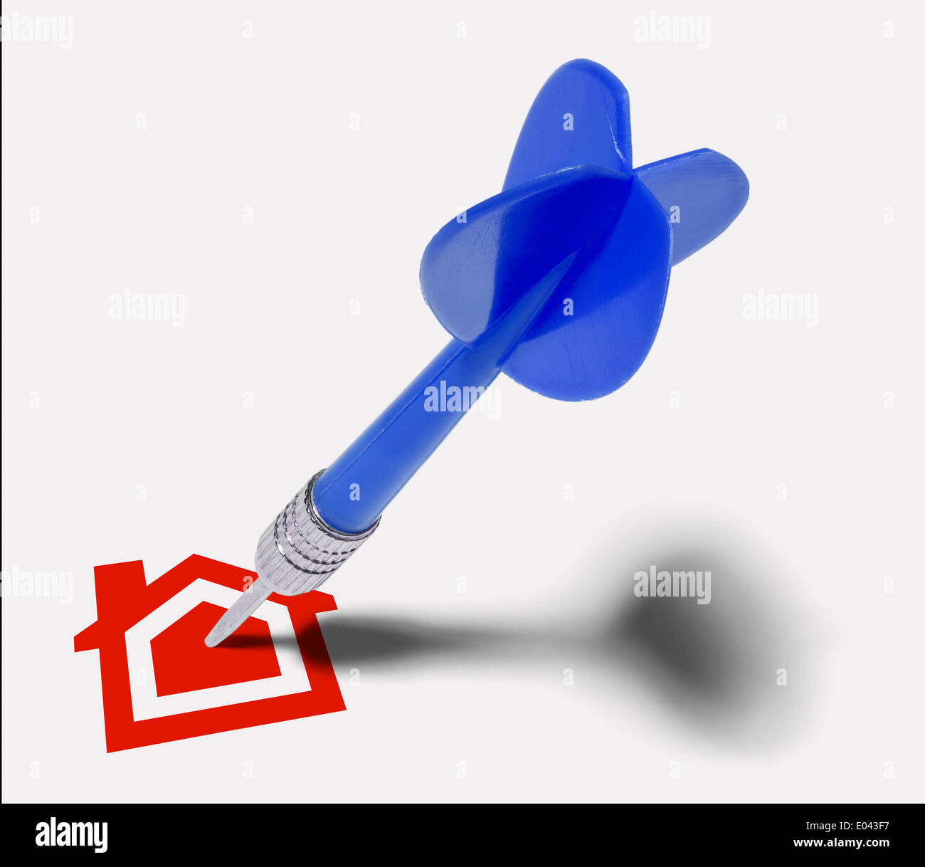 Blue Dart stecken im Haus Symbol, Isolated on White Background. Stockfoto