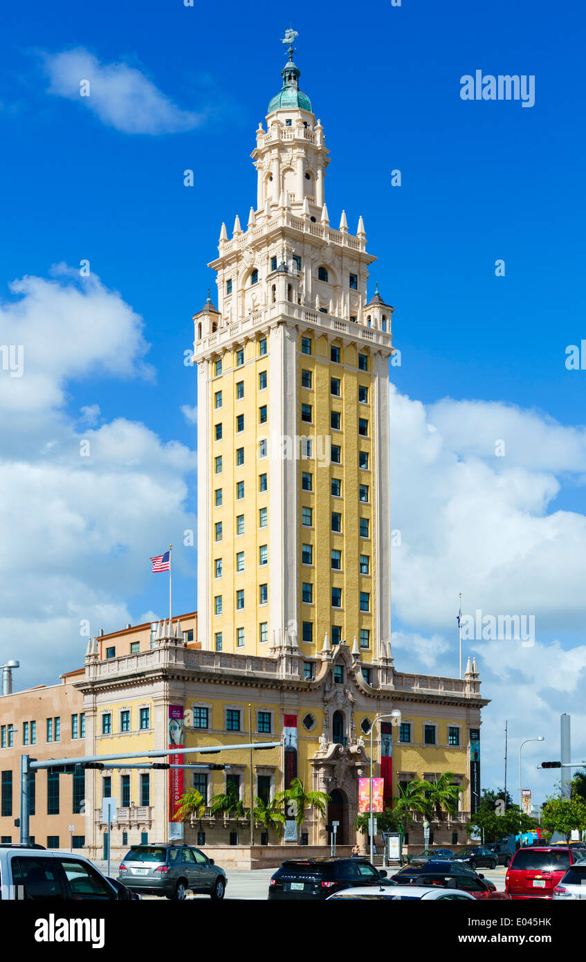 Der Freedom Tower auf dem Biscayne Boulevard in der Innenstadt von Miami, Florida, USA Stockfoto