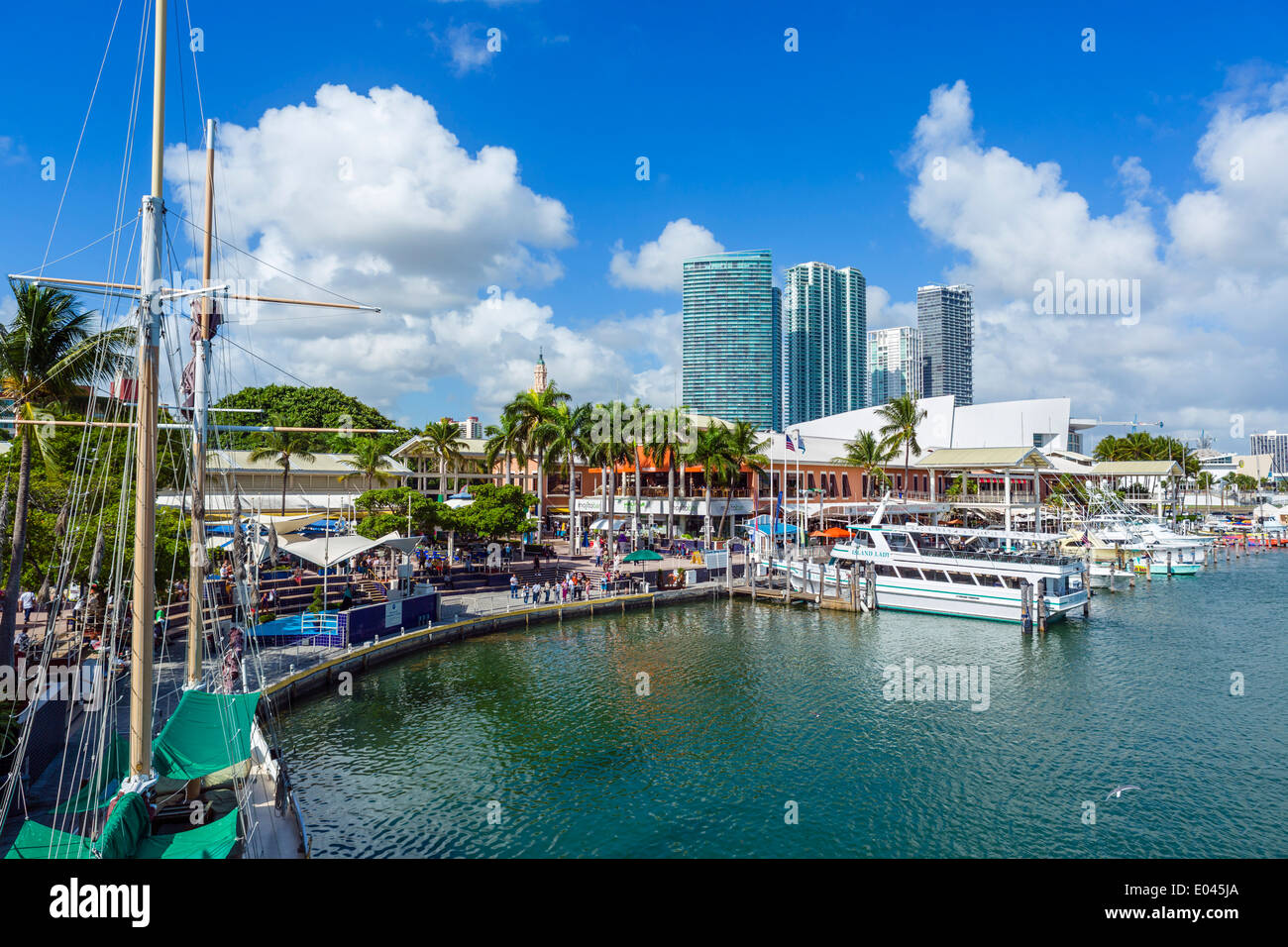 Der Uferpromenade am Bayside Marketplace in Downtown Miami, Florida, USA Stockfoto