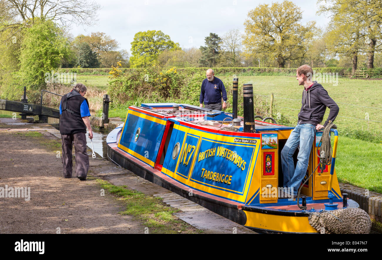 Traditionellen Narrowboat am Stratford-Kanal in der Nähe von Lapworth, Warwickshire, England, UK Stockfoto