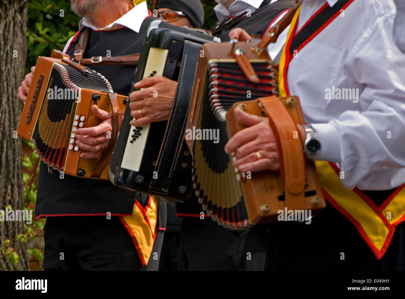 Abstraktes Bild von Musikern in einer Band für Moriskentänzer. Stockfoto