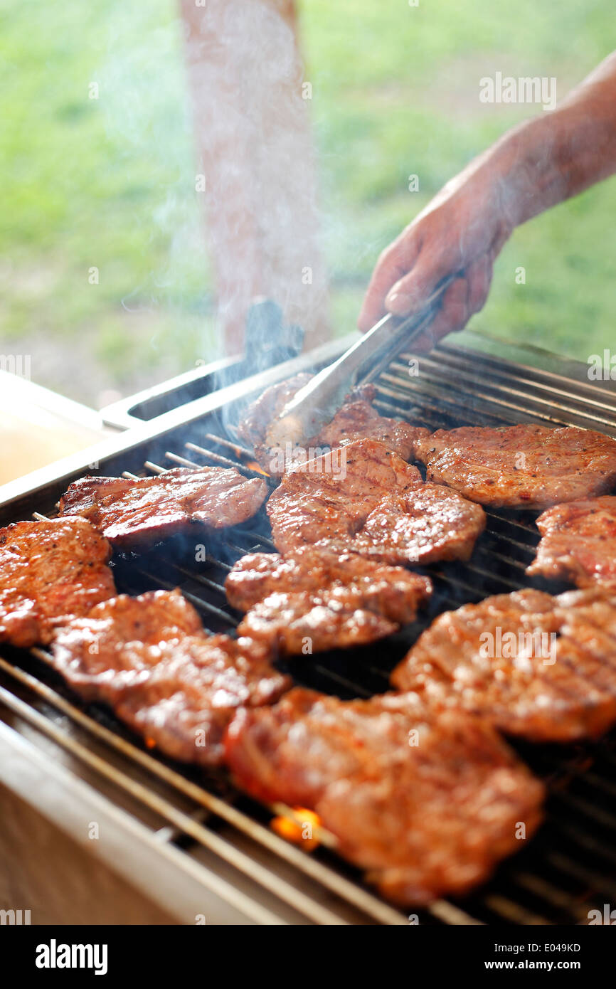 Grillfleisch am Grill Stockfoto