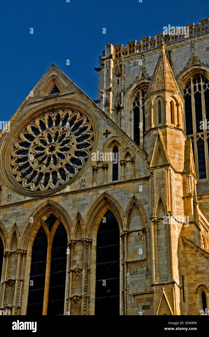 York Minster, eine der ältesten und am meisten besuchten Kathedralen Englands. Stockfoto