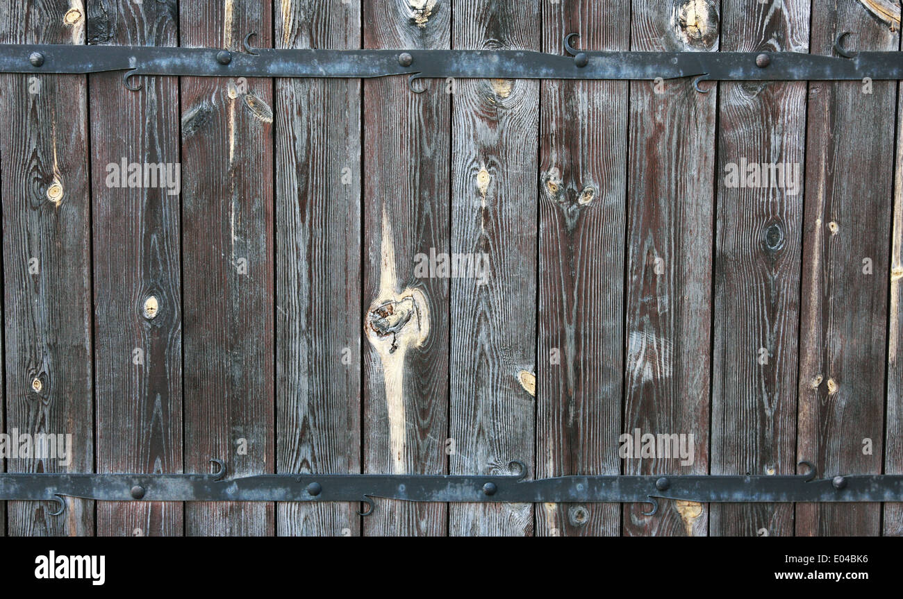 Einfachen hölzernen Hintergrund mit Metallverzierungen. Stockfoto