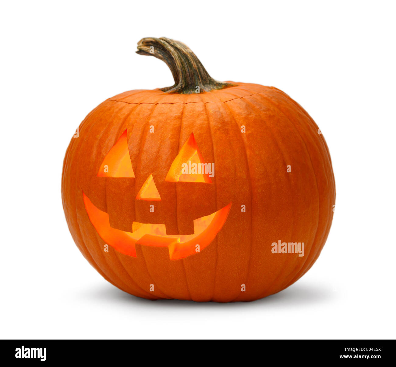 Halloween-Kürbis beleuchteten isoliert auf einem weißen Hintergrund. Stockfoto