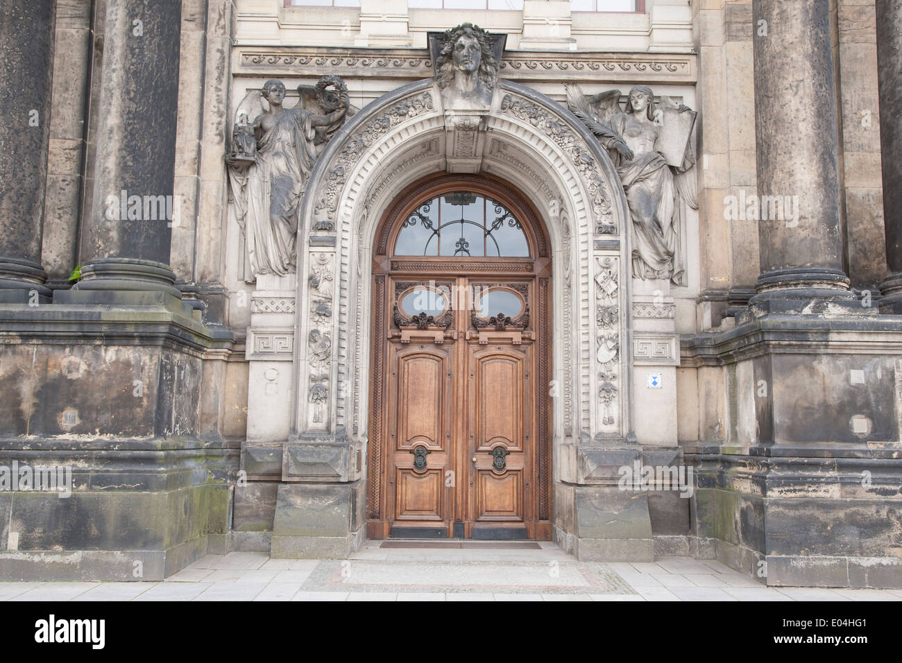 Tür der Dresdner Akademie der bildenden Künste, Deutschland Stockfoto