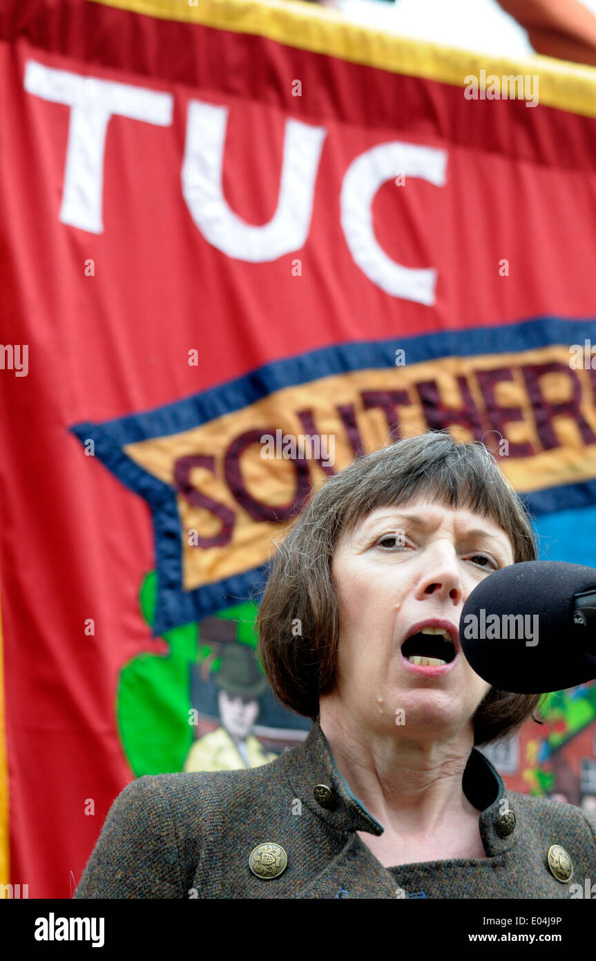 Frances O'Grady (Generalsekretär des TUC) anlässlich der Maikundgebung auf dem Trafalgar Square, London, 1. Mai 2014 Stockfoto