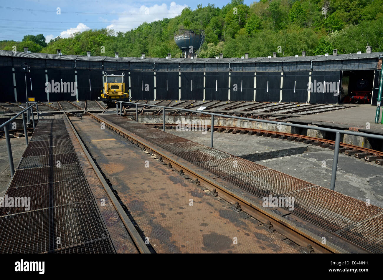 Bochum-Dahlhausen, Deutschland. 23. April 2014. 20-Meter-Bahn Drehscheibe ist das Eisenbahnmuseum Bochum-Dahlhausen, Germany, 23. April 2014 abgebildet. Das Museum eröffnete im Jahr 1977 von der deutschen Gesellschaft für Eisenbahngeschichte befindet sich in Bochum-Dahlhausen Bahnhof tätiges Unternehmen, das im Jahr 1969 geschlossen wurde. Es Deutschlands größte private Eisenbahnmuseum. Foto: Horst Ossinger/Dpa News WIRE SERVICE/Dpa/Alamy Live Stockfoto